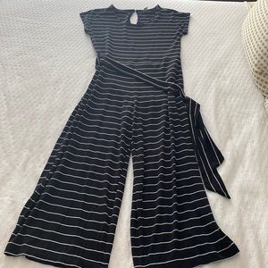 Woman’s XS jumpsuit old navy black and white